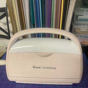 Cricut Cuttlebug Pink and White Portable Design Case